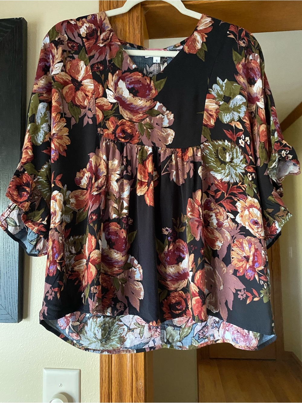 Women’s Andree blouse. 100% rayon, size S